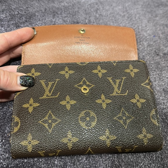 Luis Vuitton wallet. - Picture 5 of 17